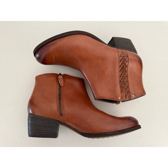 Clarks Maypearl Fawn  Ankle Boots Women Size 9  Brown Leather Block Heel - Picture 2 of 10